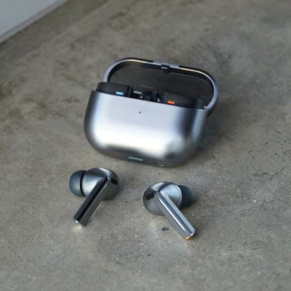 هدفون بلوتوثی سامسونگ مدل Galaxy Buds3 Pro دارای نویز کنسلینگ فعال (ANC) مقاوم در برابر آب — تصویر ۱۴