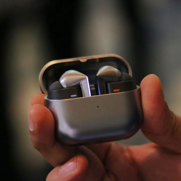 هدفون بلوتوثی سامسونگ مدل Galaxy Buds3 Pro دارای نویز کنسلینگ فعال (ANC) مقاوم در برابر آب — تصویر ۱۶