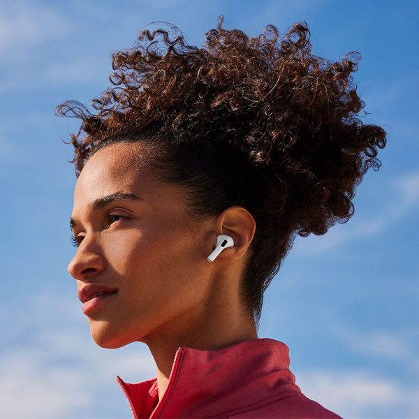 هدفون بلوتوثی اپل مدل AirPods 4 فاقد قابلیت نویز کنسلینگ — تصویر ۴