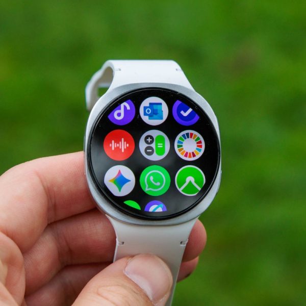 ساعت هوشمند 40 میلی‌متری سامسونگ مدل Galaxy Watch 8 با بند پلاستیکی — تصویر ۲۱